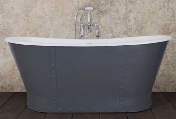 Bateau Bath A bath in the Bateau style.