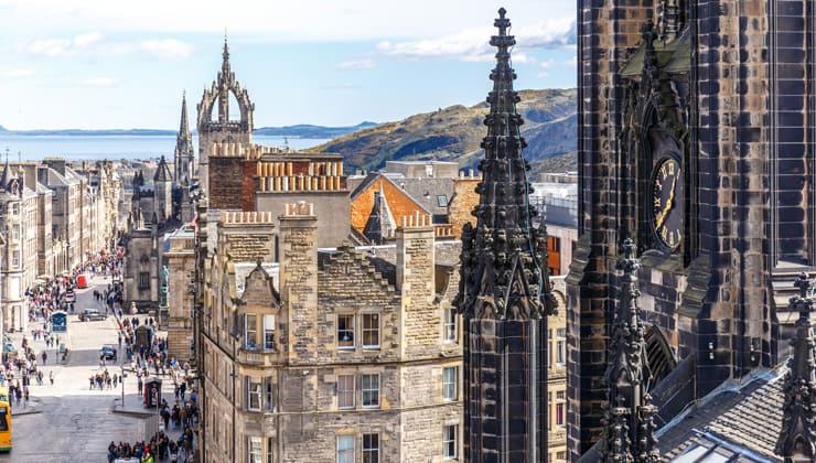 A photograph of the Royal Mile in the centre of Edinburgh