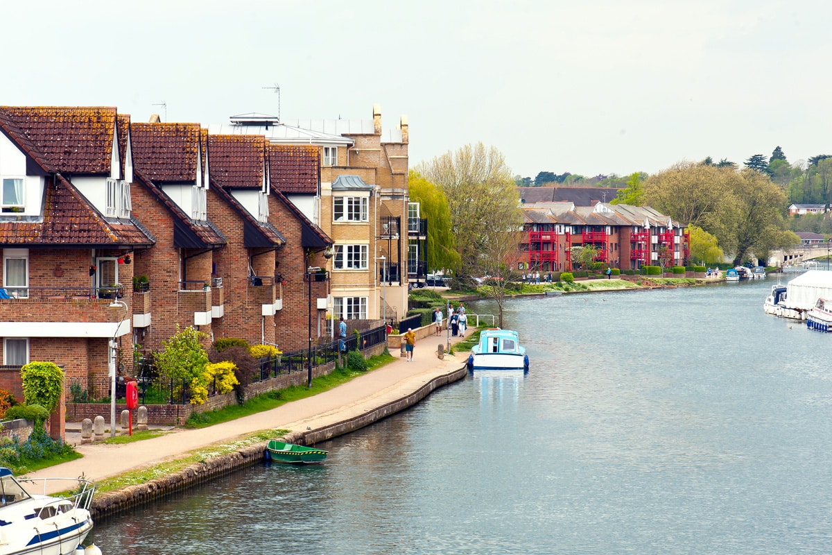 Slightly raised photograph of houses on the bank of the River Thames in Reading, UK