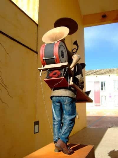 One man band. Don't be a one-man-band when you are building your property portfolio. How to be a buy to let landlord. how to be a property investor.